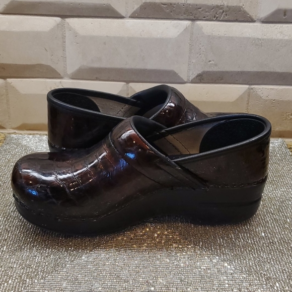 SOLD!! DANSKO Croc Print Patent Clogs - Size 36 - Picture 2 of 9